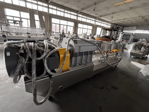 UET Machine Twin Screw Extruder Factory