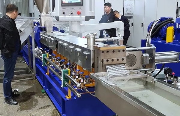 UET Machine Twin Screw Extruder Factory