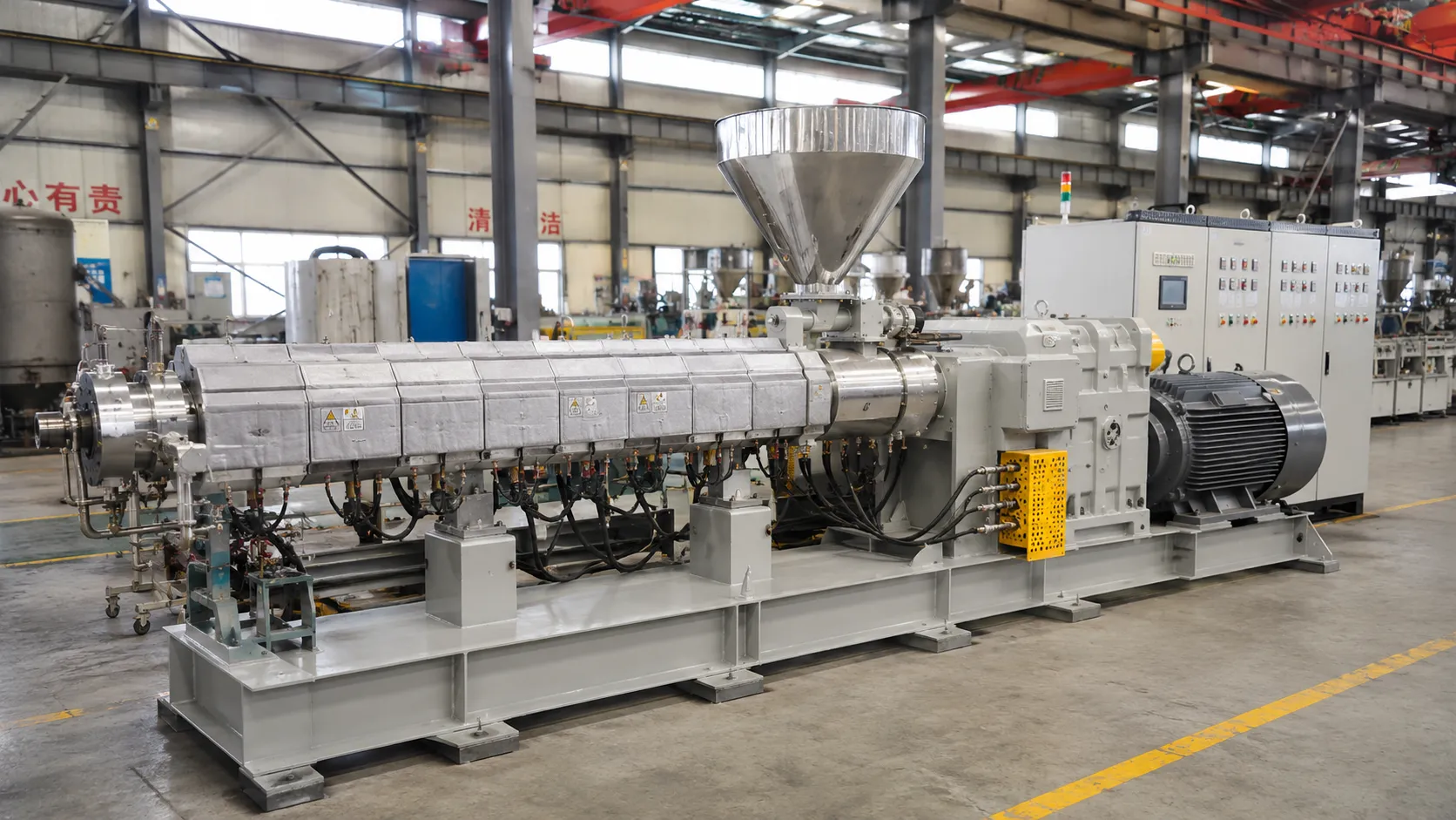 Energy efficient single screw extruder for plastic pelletizing with insulated barrel and heavy-duty base frame