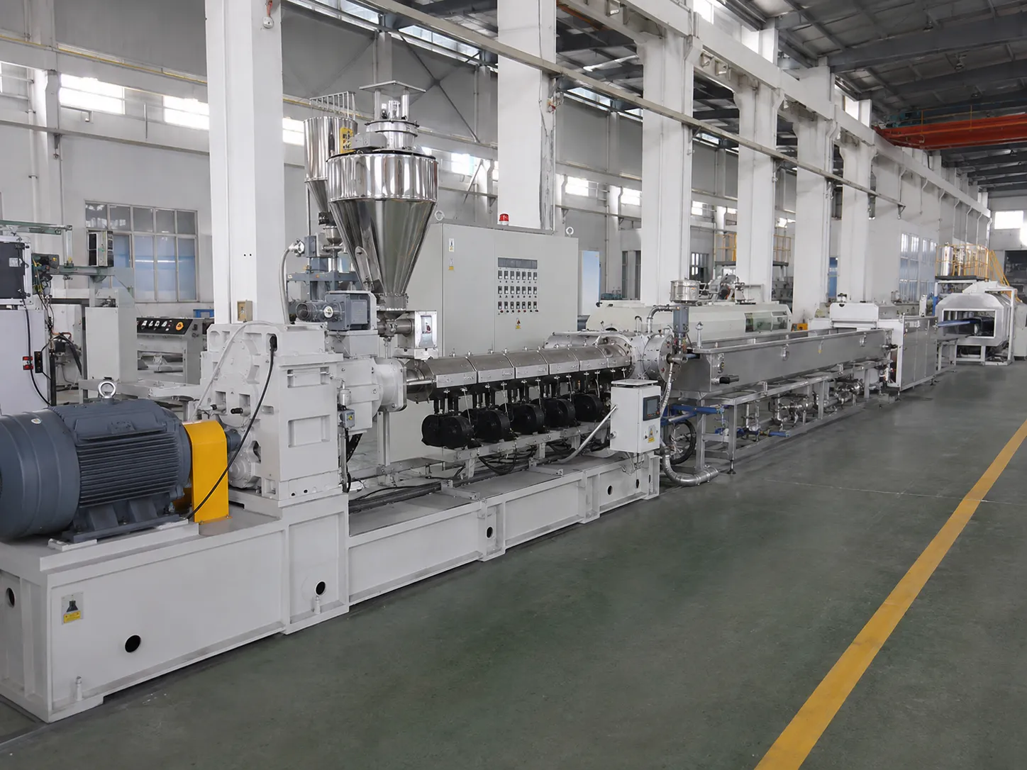 UET-65 best seller PVC extruder with 65mm nitrided screw, 30kW main motor, closed-loop PID temperature control at ±0.8°C and quick-clamp die change for water pipes window profiles and wall panels at UET Machine factory