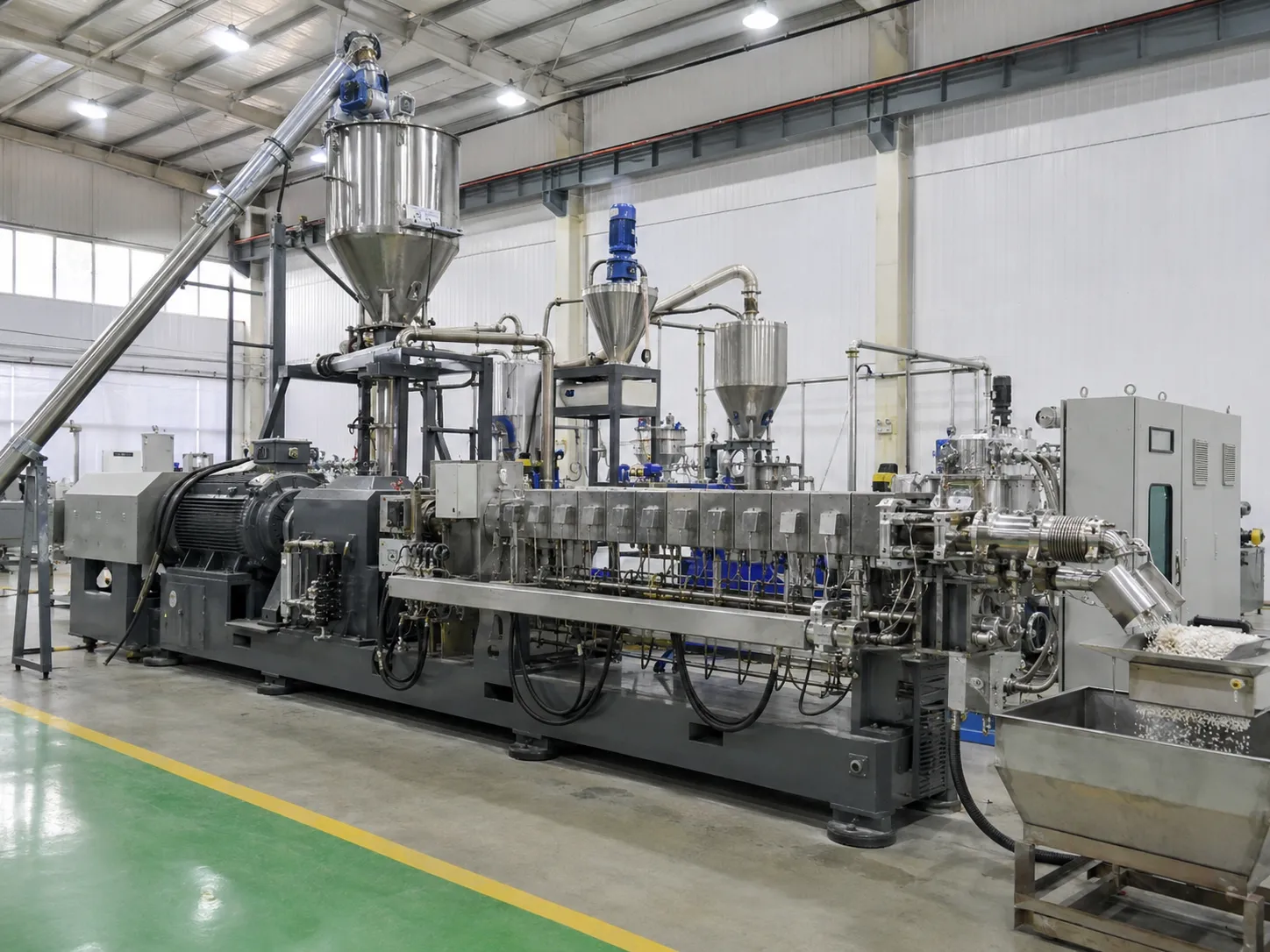 Filler masterbatch compounding extruder co-rotating twin screw for high fill 50-85 percent CaCO3 and talc at UET Machine China